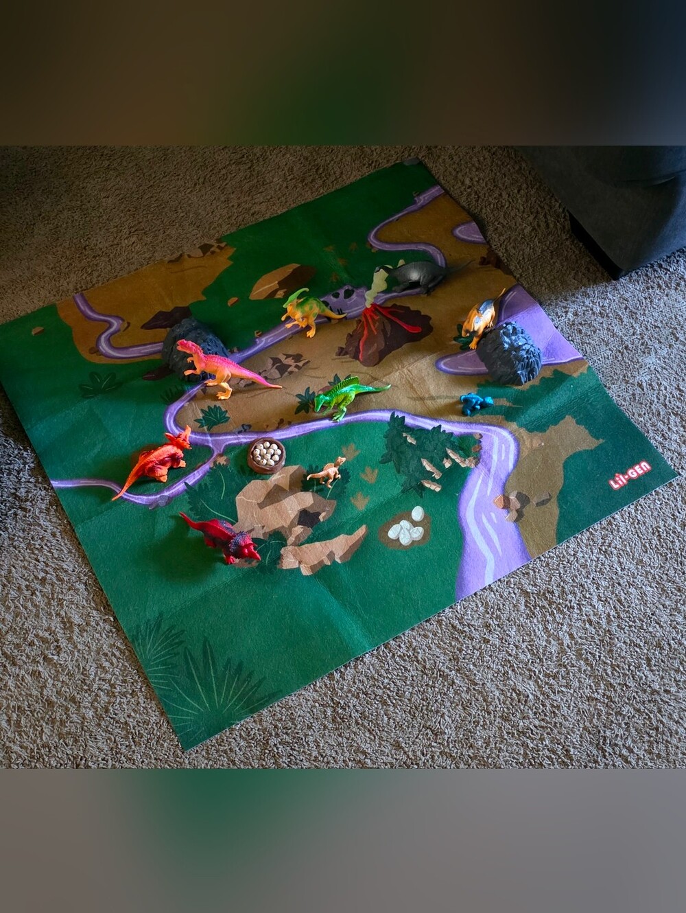 Assorted Green Dinosaur Playset with Multicolor Figures